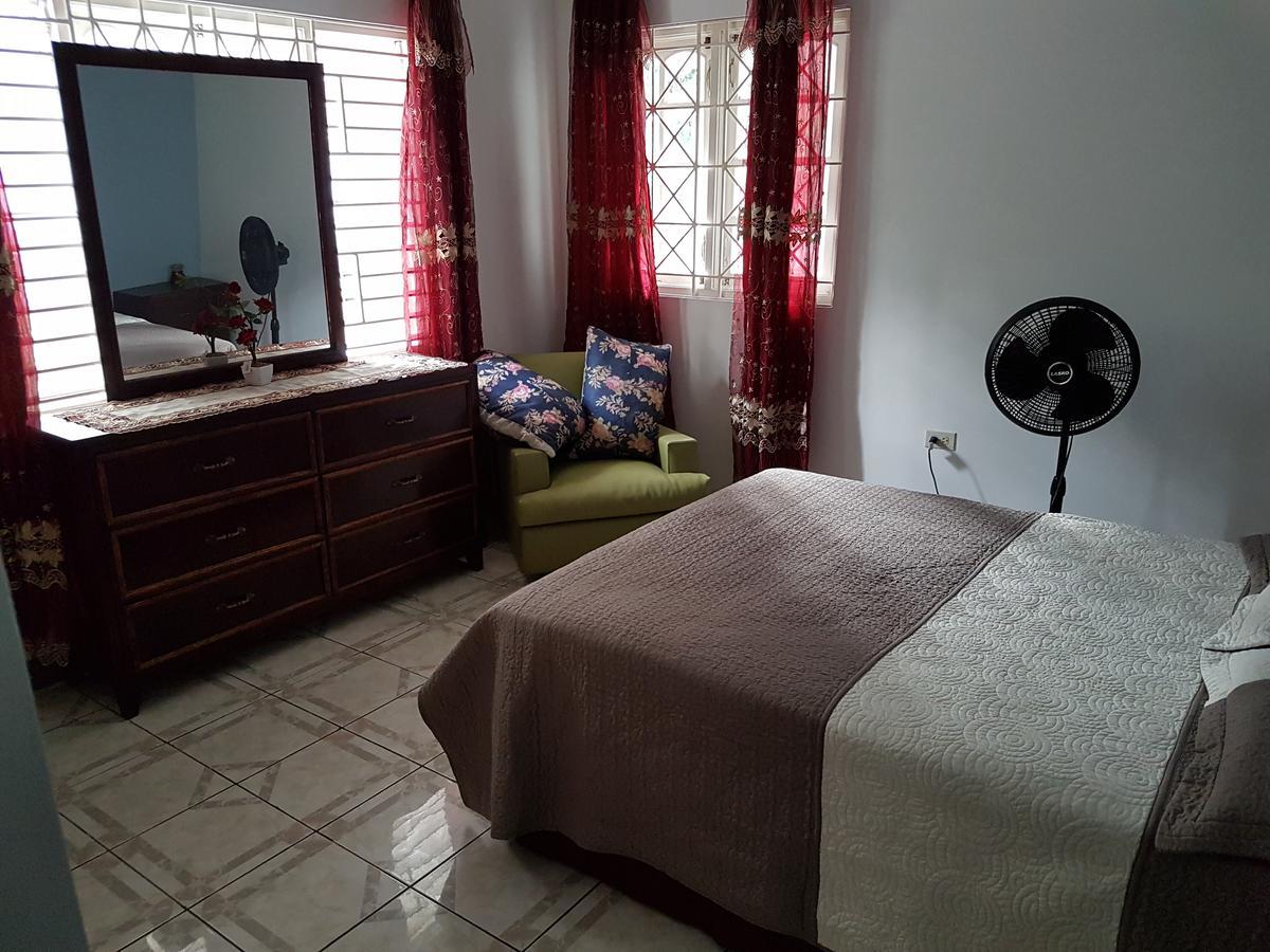Jus4U-1 The Home Away From Home Villa Ocho Rios Dış mekan fotoğraf