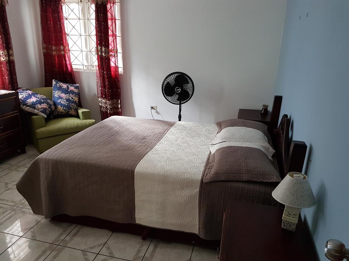 Jus4U-1 The Home Away From Home Villa Ocho Rios Dış mekan fotoğraf