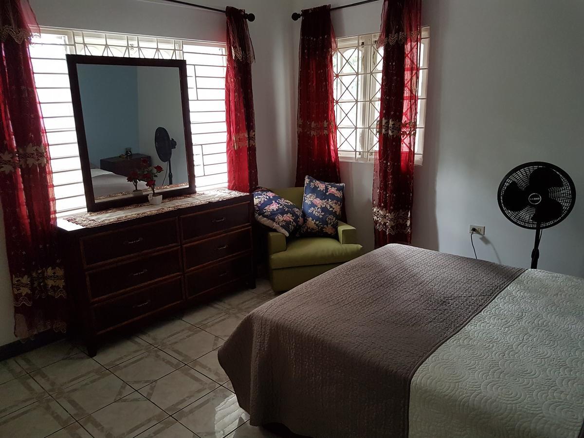 Jus4U-1 The Home Away From Home Villa Ocho Rios Dış mekan fotoğraf